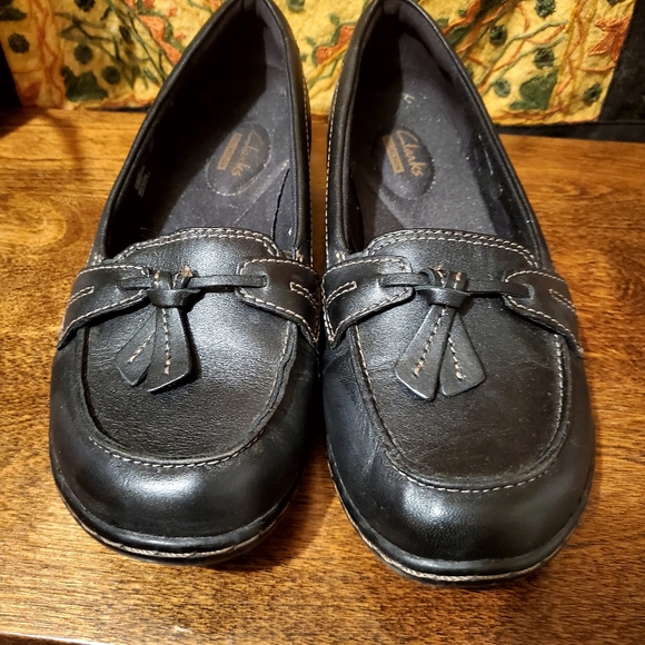 Clark's Women's Slip On Leather Shoe | Size 6W - Picture 2 of 6